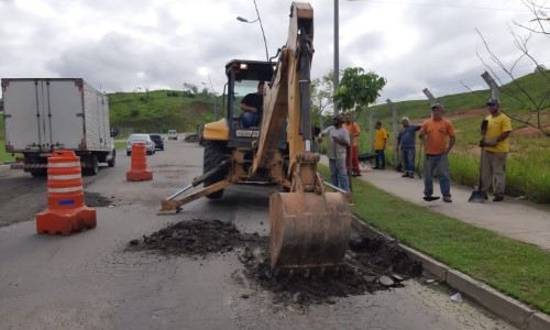 Volta Redonda amplia frente de trabalho e novo asfalto alcança três bairros simultaneamente